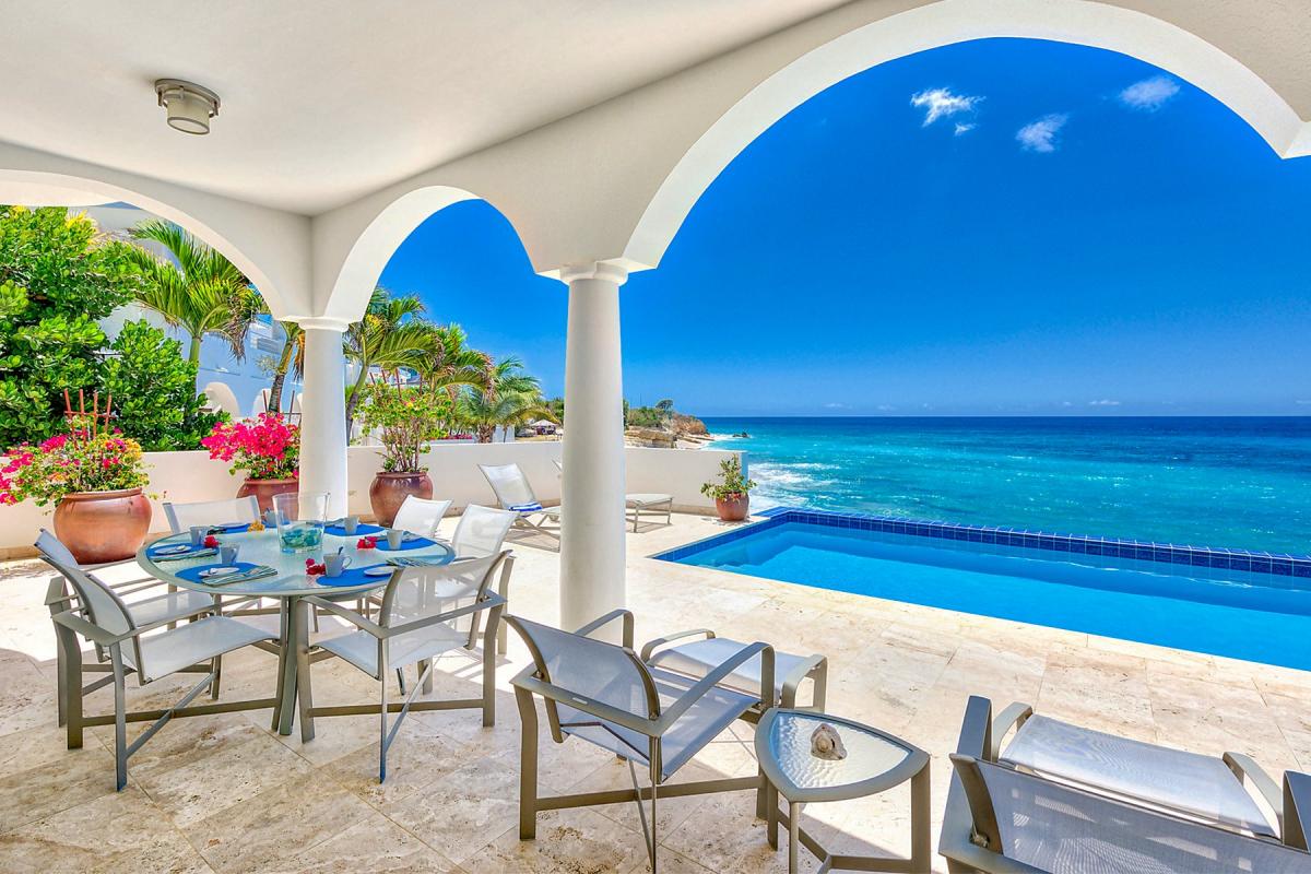 Pool Villa St Martin - Pool and beach view